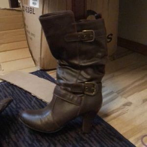 Women’s brown boots